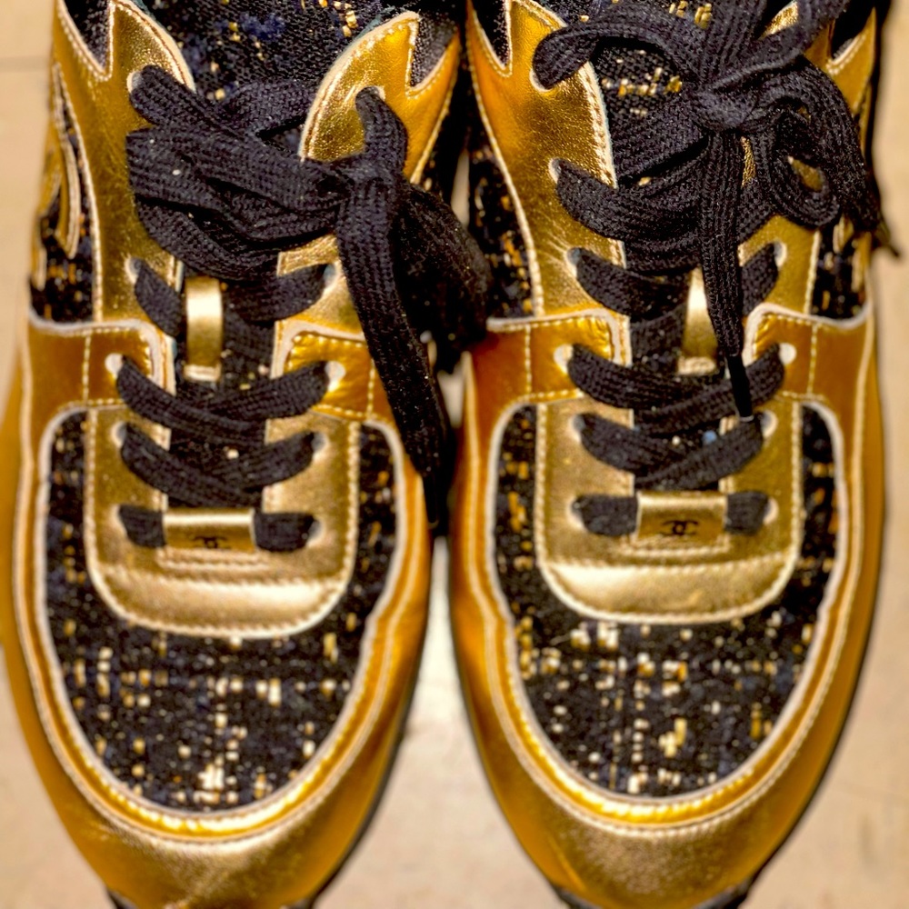 Chanel Gold Black Leather Interlocking Cc Low-top Sneakers